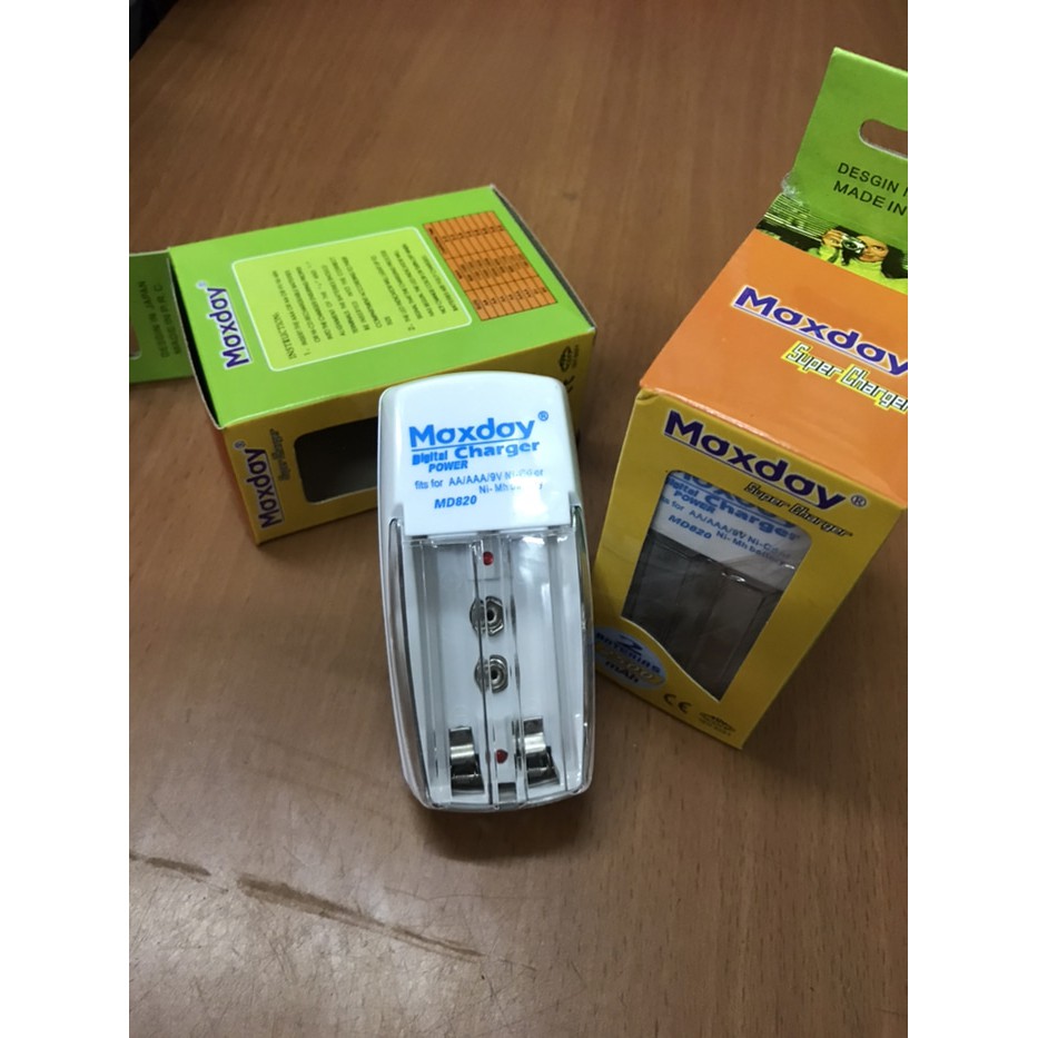 Charger Baterai AA AAA dan 9V MAXDAY 820 Alat Cas Baterai AA AAA 9V