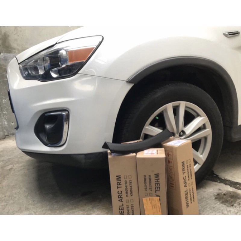 Over fender / Kulit jeruk bagian kiri depan (kecil) Outlander Sport