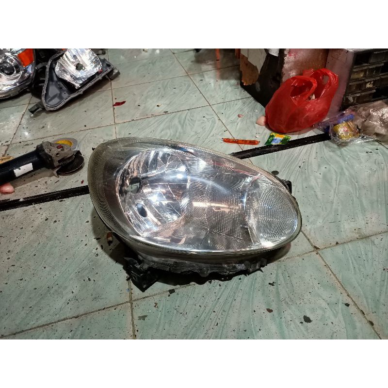 headlamp Nissan march