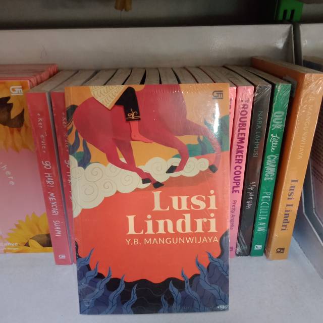 Buku Lusi Lindri Novel Sejarah Lusi Lindri by YB MangunWijaya