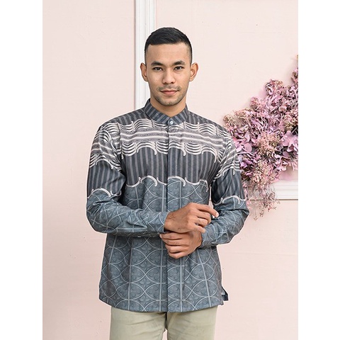 Morgan Shirt in Lilac Gray - Wearing Klamby