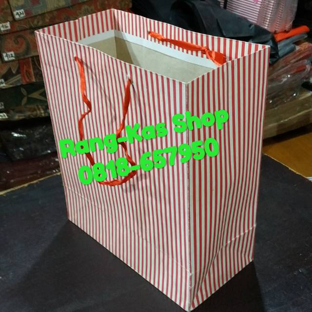 

Paperbag Garis Merah Buku doff