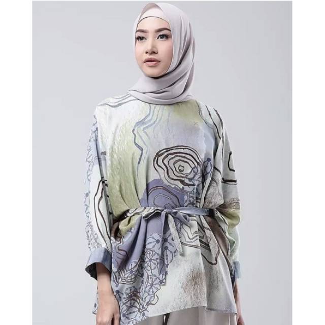 Preloved Earth top ria miranda