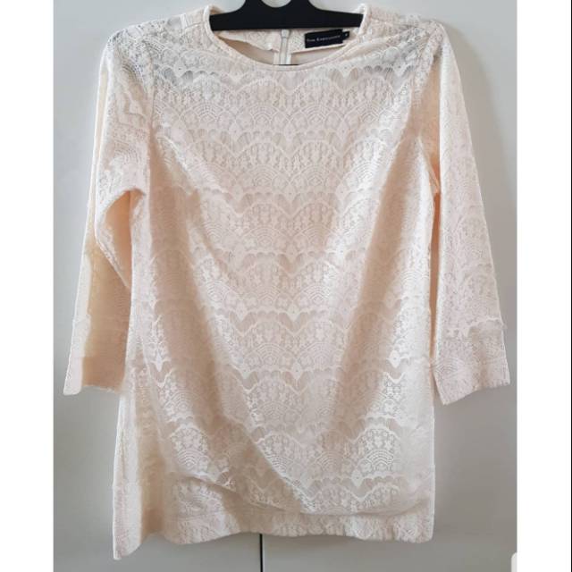 Atasan Blus Renda Brokat Muslim warna Beige Executive Preloved