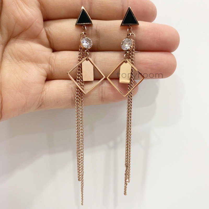 Anting segitiga titanium gantung rumbai panjang