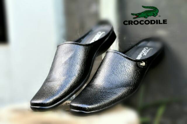 BEST SELLER / SENDAL SEPATU BUSTONG CROCODILE HITAM