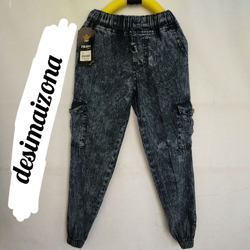 JOGGER CARGO JINS ANAK, MATT JINS SNOW WASH,SIZE:26,ESTIMASI USIA 8-12TAHUN