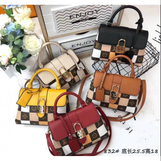 LV LOCKY BB #832