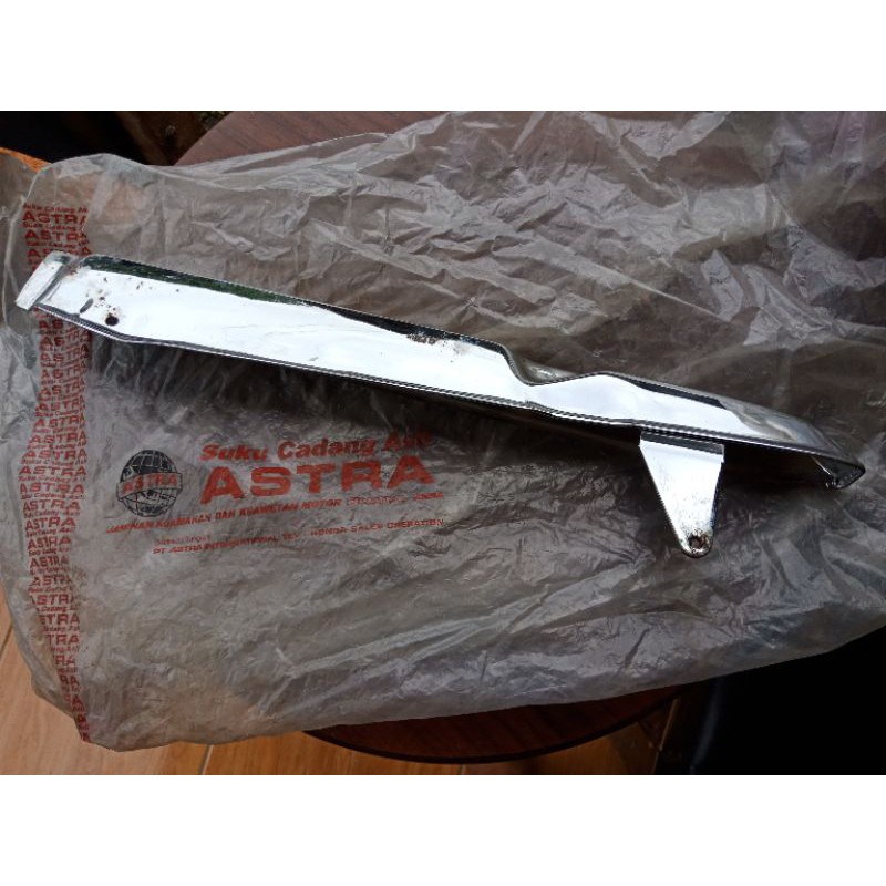 Tutup rantai rante ketengkas honda win 100 win100 Original NOS