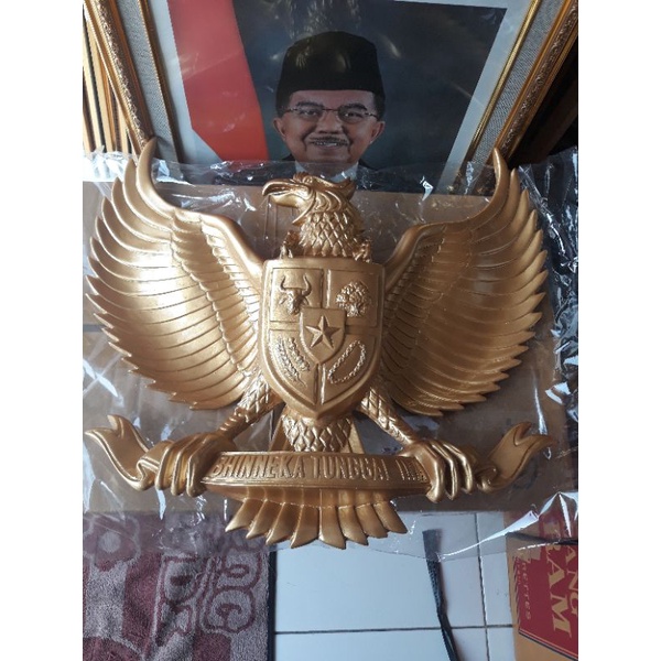 lambang garuda pancasila fiber polos