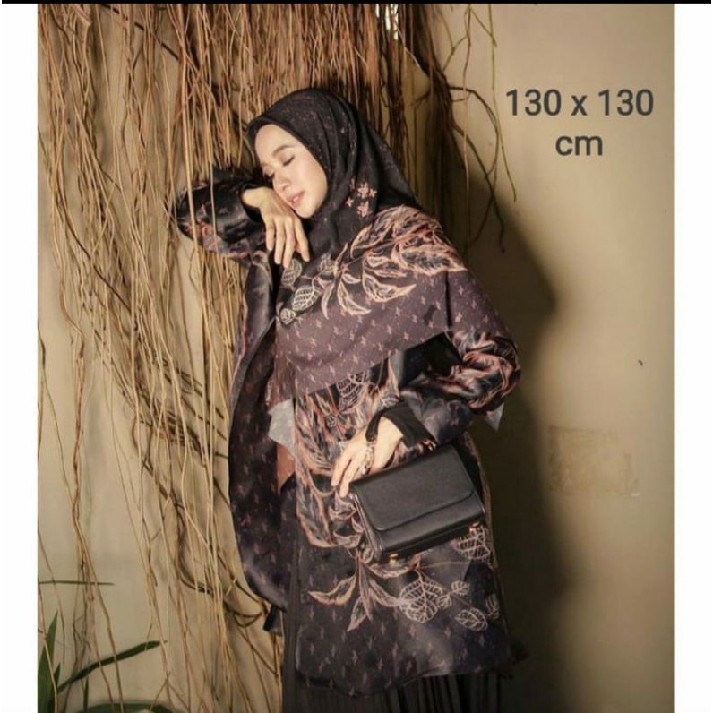 Segi empat voal motif Bell hitam syar'i 130x130 cm lasercut