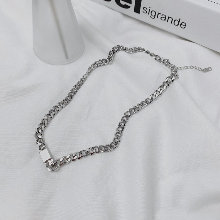 Eropa dan Amerika in fashion merek hip hop kalung pria dan wanita pendek kalung stainless steel loga