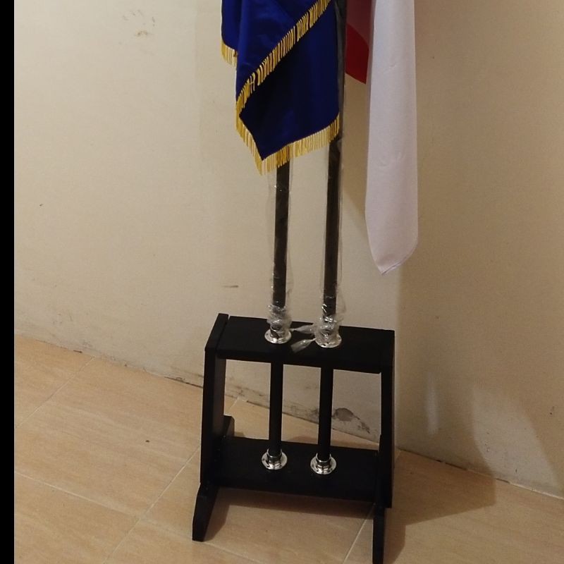 

Tatakan bendera isi 2 lubang tiang