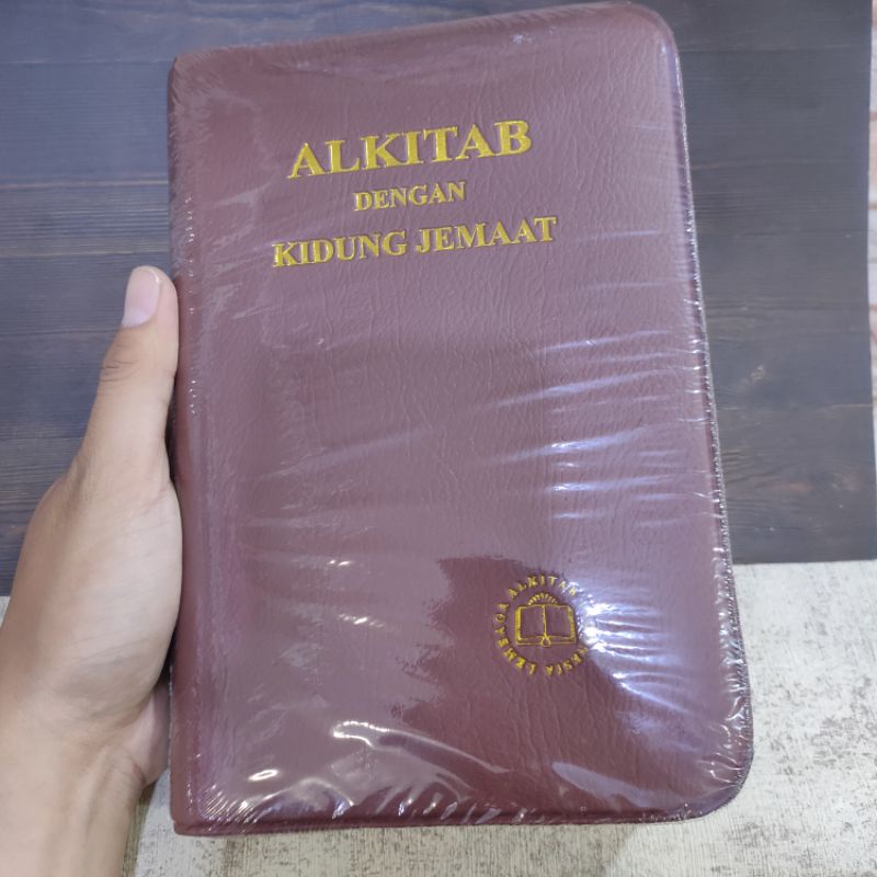 Alkitab Besar Kristen Protestan Kidung Jemaat dengan sampul kulit