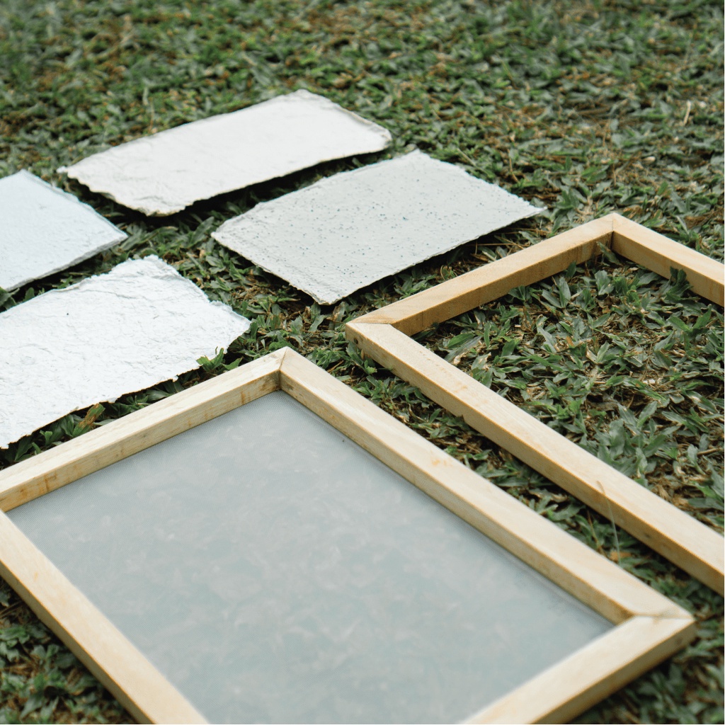 

Screen paper / Cetakan Kertas Daur Ulang