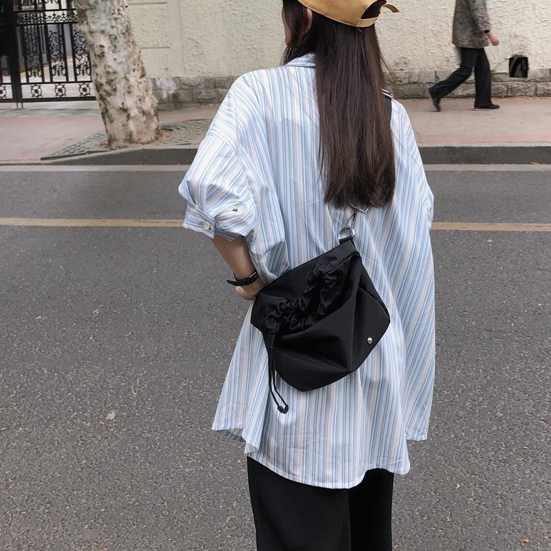  Tas  Bahu Selempang  Bentuk Kotak  Bahan Kulit PU Warna 