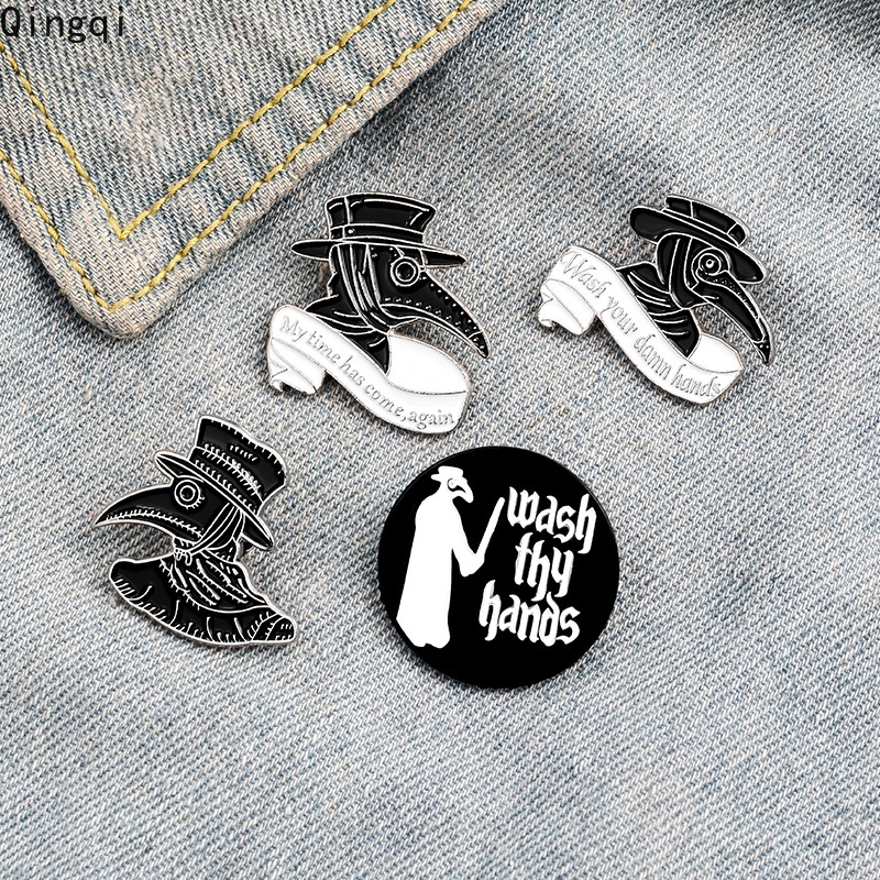 Bros Pin Enamel Desain Plague Doctor Gaya Gothic Untuk Tas / Kemeja