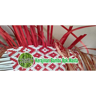 Kerajinan Anyaman  Bambu  Bilik Motif Warna Merah Putih 
