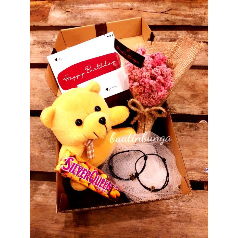 Gift Set in Exclusive Box Boneka Teddy Bear Gelang Couple Gelang Magnet Pasangan Bouquet Dried Flowe