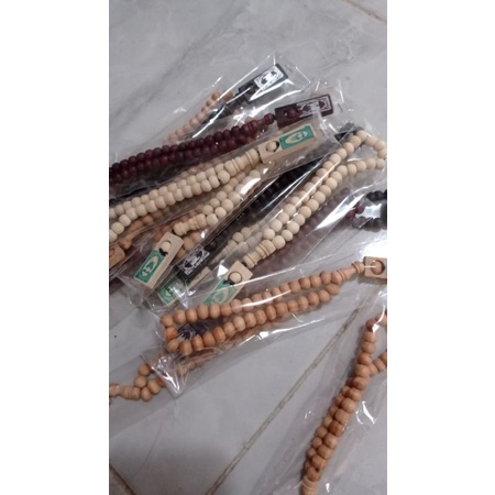 Tasbih kayu 33butir sudah dikemas plastik per tasbih bagus untuk souvenir hajian, nikah, umrohan, tahlilan dll termurah