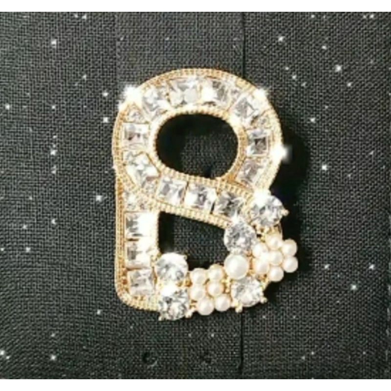 BUTTONSCARVES ALPHABET BROOCH-GOLD