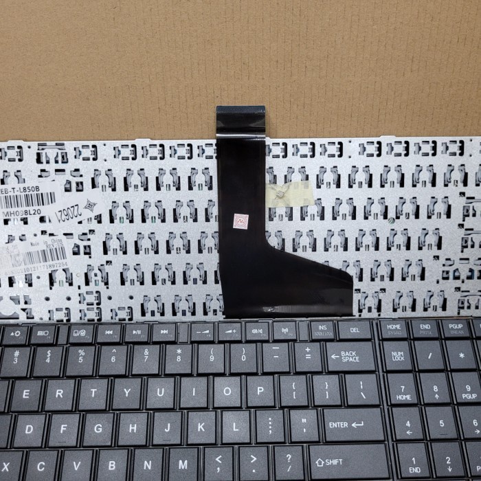 Keyboard Laptop Toshiba C800 C800D C805 C830 C835 C840 C845 C845D