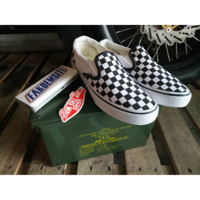 Vans slip on checkerboard