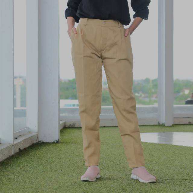 baggy pants khaki