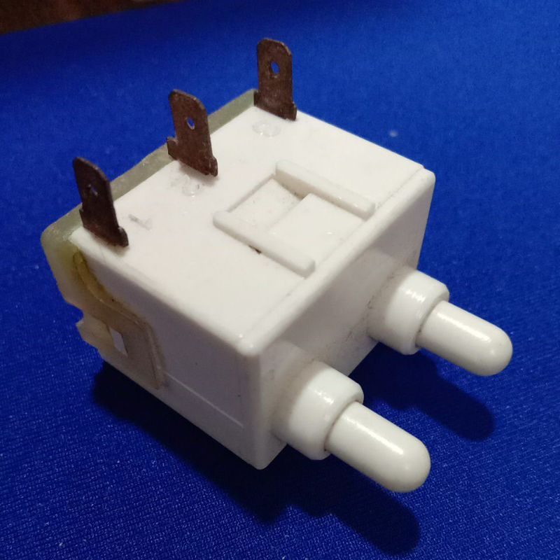 saklar pintu kulkas sanyo