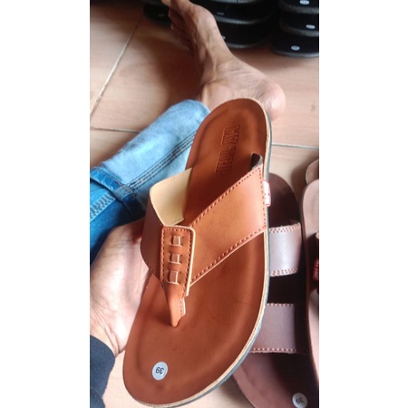 Sandal pria keren / Sandal kulit pria / Sandal pria kekinian / Sandal pria modern