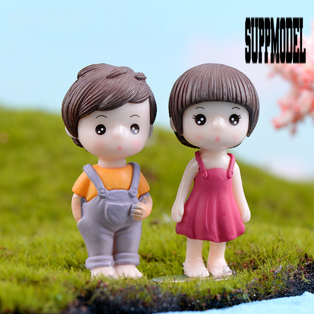 Suppmodel 2Pcs / Set Miniatur Figur Pasangan Anak Laki-Laki / Perempuan Bahan Resin Untuk Aksesoris Lansekap DIY