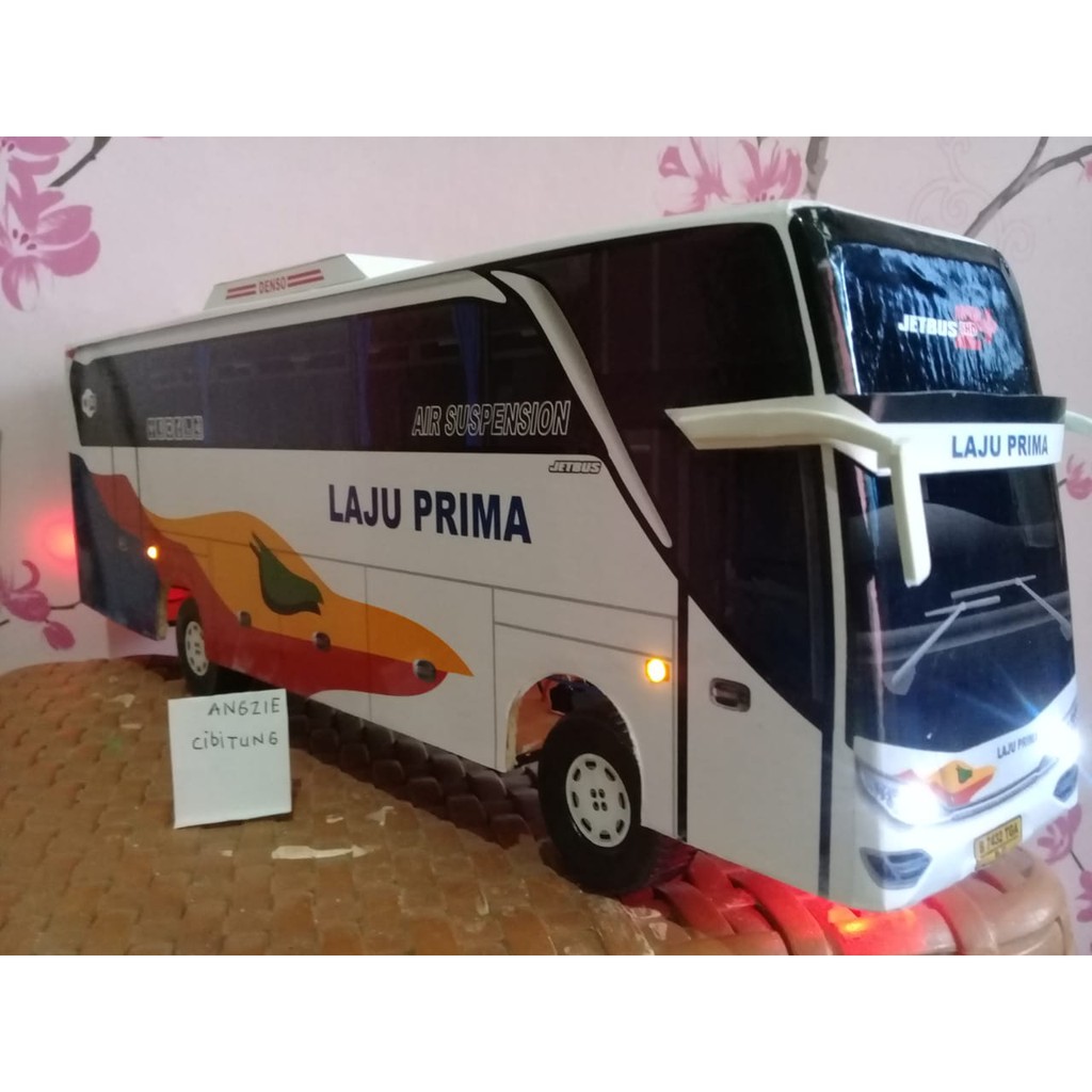 Miniatur bus bis Laju Prima Lampu