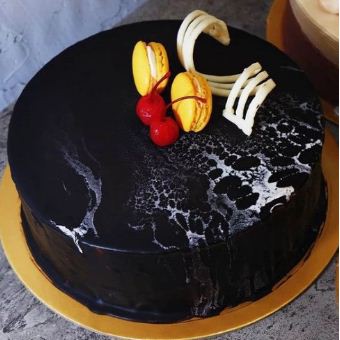 

Kue Ulang Tahun Ultah - Black Forest 2 Yellow Macaron - Free Kartu Ucapan