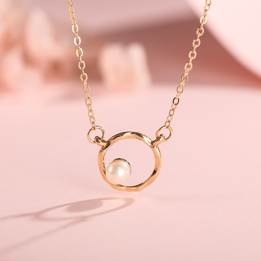 Fashion round meter Shaped Pendant Necklace Gold alloy Necklace for women simple jewelry accessories