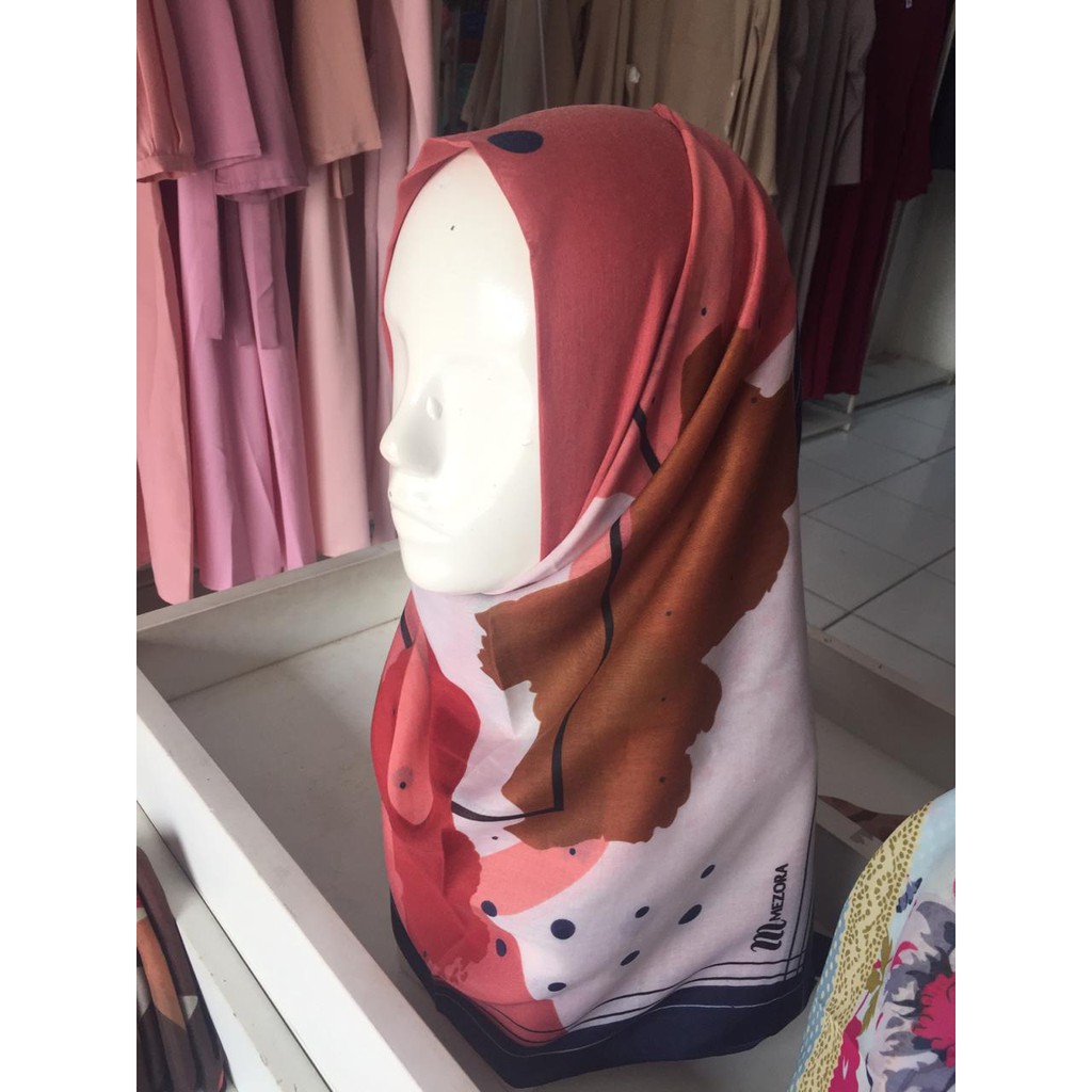 jilbab segi empat mezora motif buton