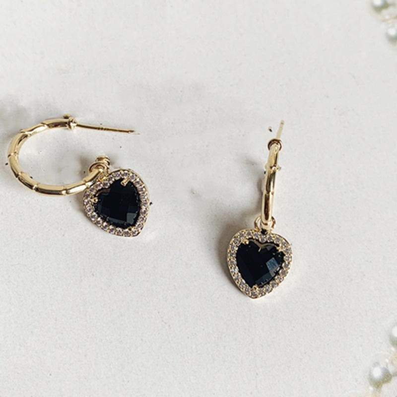 Anting Bentuk Hati Warna Hitam Gaya Vintage Untuk Aksesoris