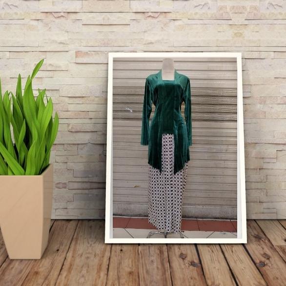 Kebaya Bludru Kutu Baru Panjang