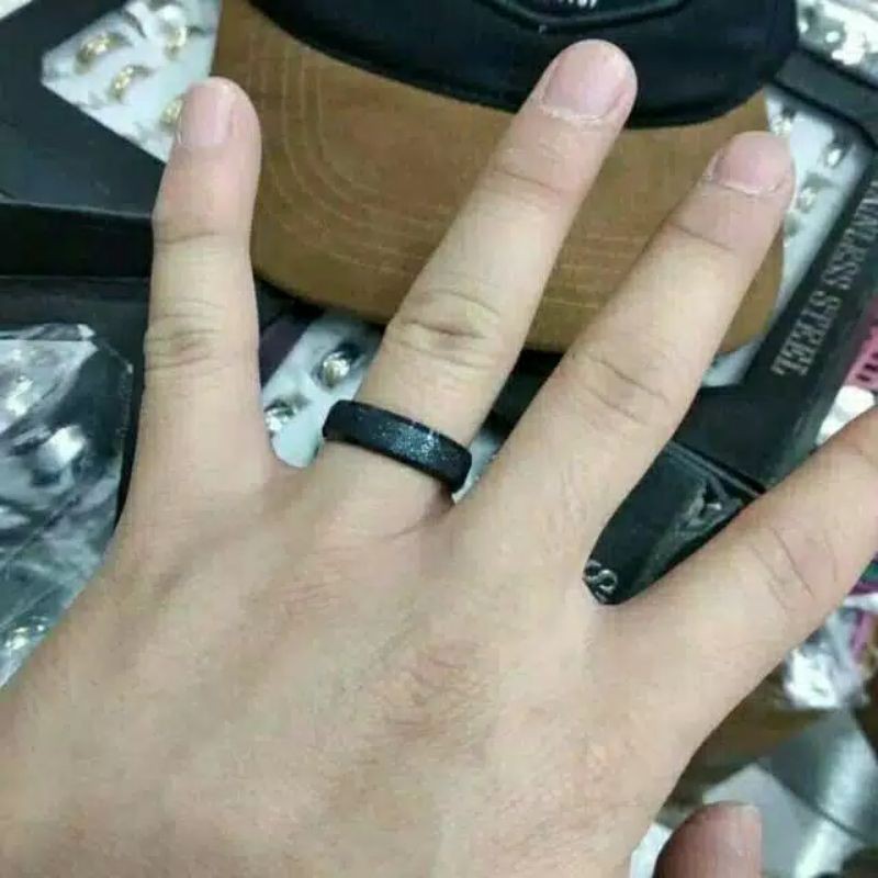 CINCIN TITANIUM MOTIF PASIR HITAM