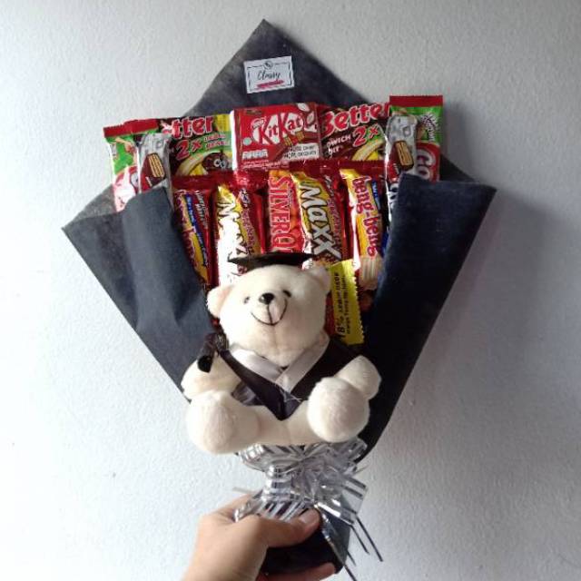 Snack bouquet dengan boneka wisuda / Bucket Buket Snack / Bucket