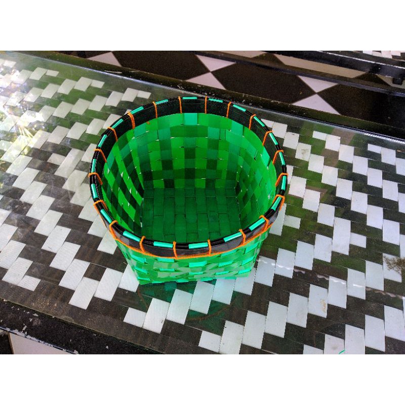 Pot bunga Anyaman plastik  /Pot bunga plastik