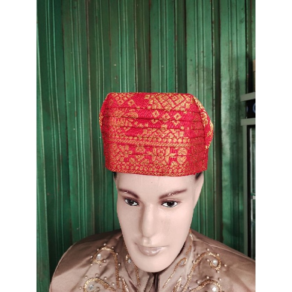 topi saluak penganten.