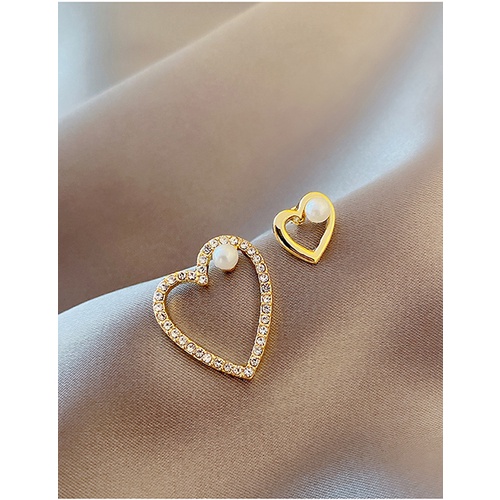 LRC Anting Tusuk Fashion Golden Alloy Diamond Heart Earrings V57158