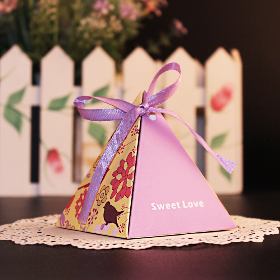 

15 PCS KOTAK SEGITIGA KOTAK HADIAH KOTAK COKLAT BOX SOUVENIR WEDDING KOTAK HADIAH PERNIKAHAAN