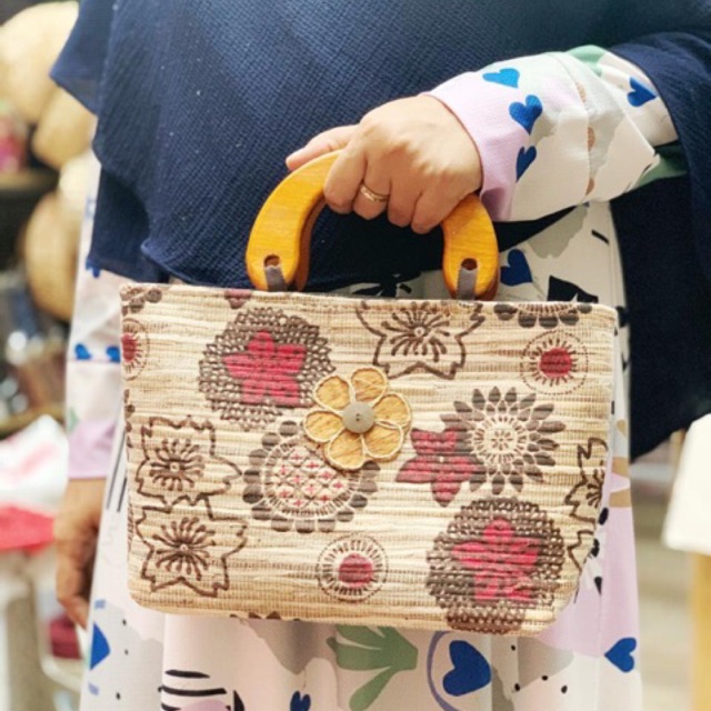 Tas eceng bunga kayu