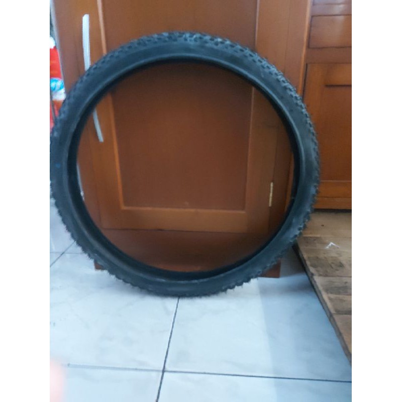 BAN LUAR LUCKY STONE 24 X 2125