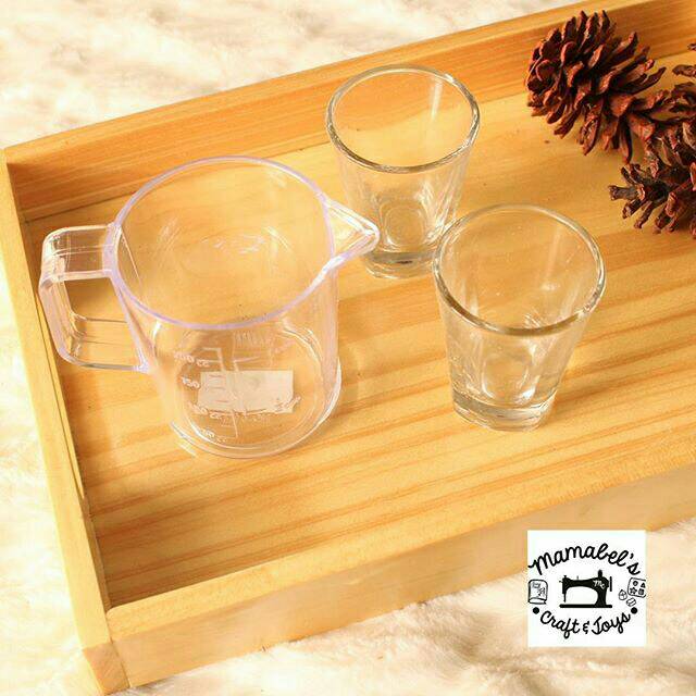 set teko plastik dan gelas kaca