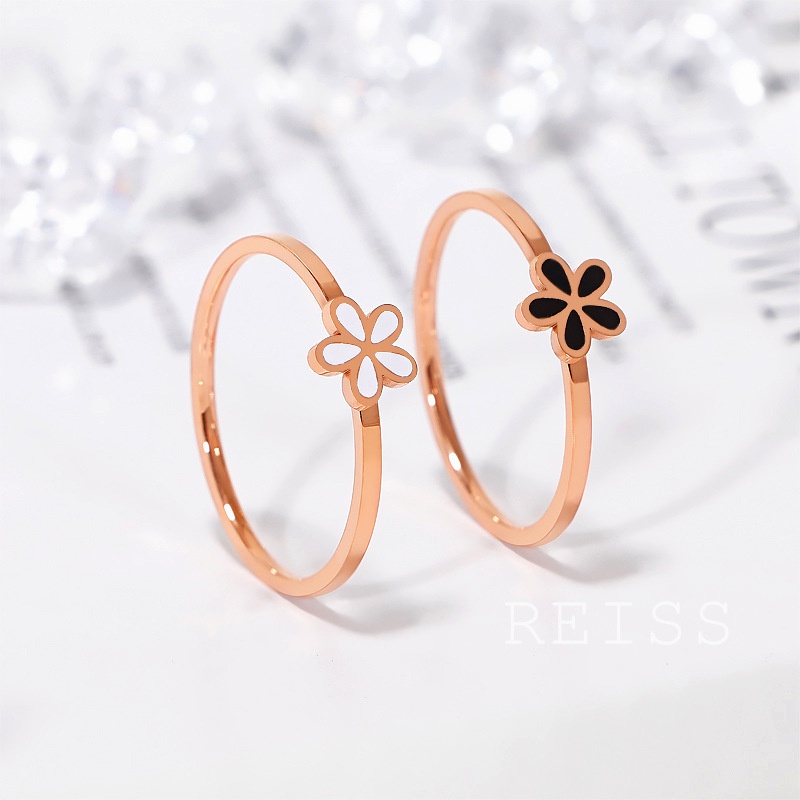 Cincin Titanium Daisy Kecil Bunga Hitam Putih Tidak Pudar Cincin Bunga Fashion Kepribadian Korea