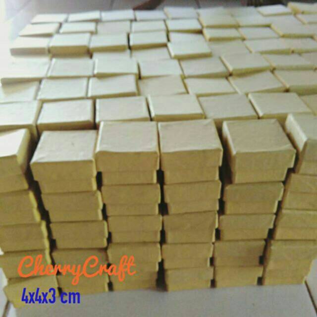 

Kotak simple/ simple box/ kotak kado cover coklat natural ukuran 4x4x3 cm
