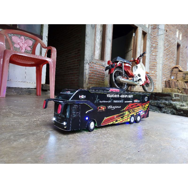 miniatur bus bejeu volvo tronton skala 35 non RC