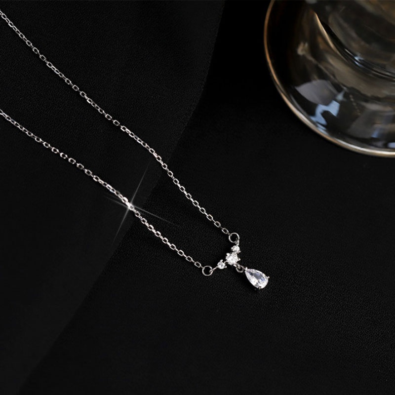 Kalung Rantai Liontin Kristal Bentuk Tetesan Air Warna Silver Untuk Wanita